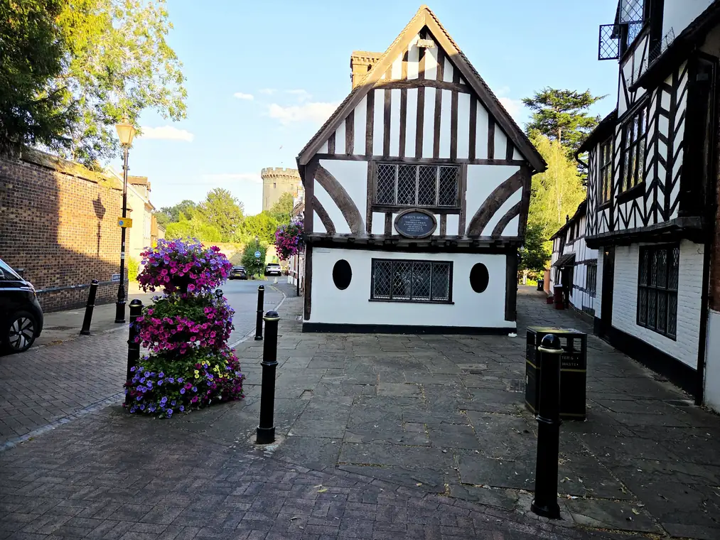 Oken's Tea Rooms and the castle, seen from the entrance to Castle Mews